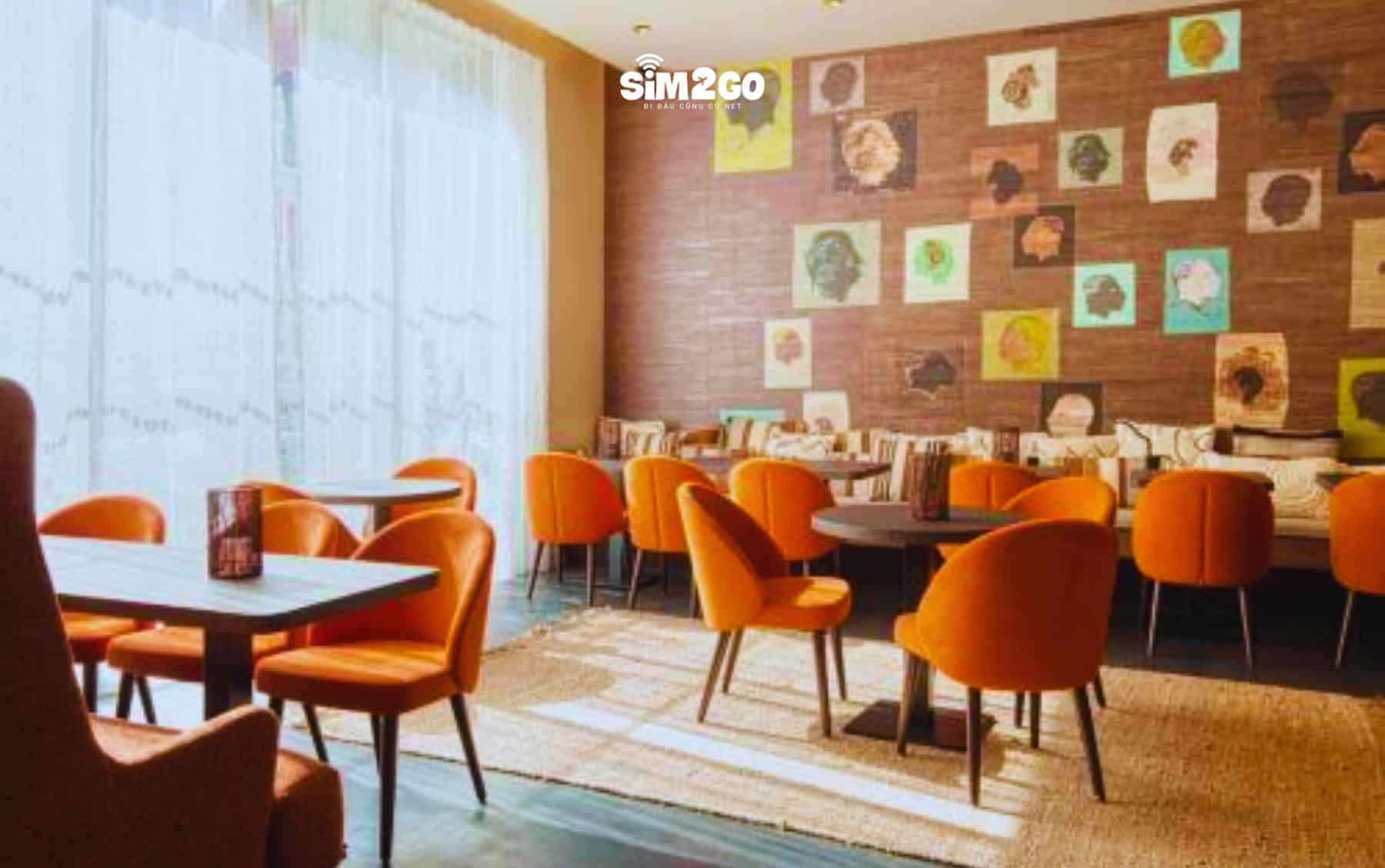 khach-san-co-cach-trang-tri-nhe-nhang-nam-gan-cac-diem-tham-quan