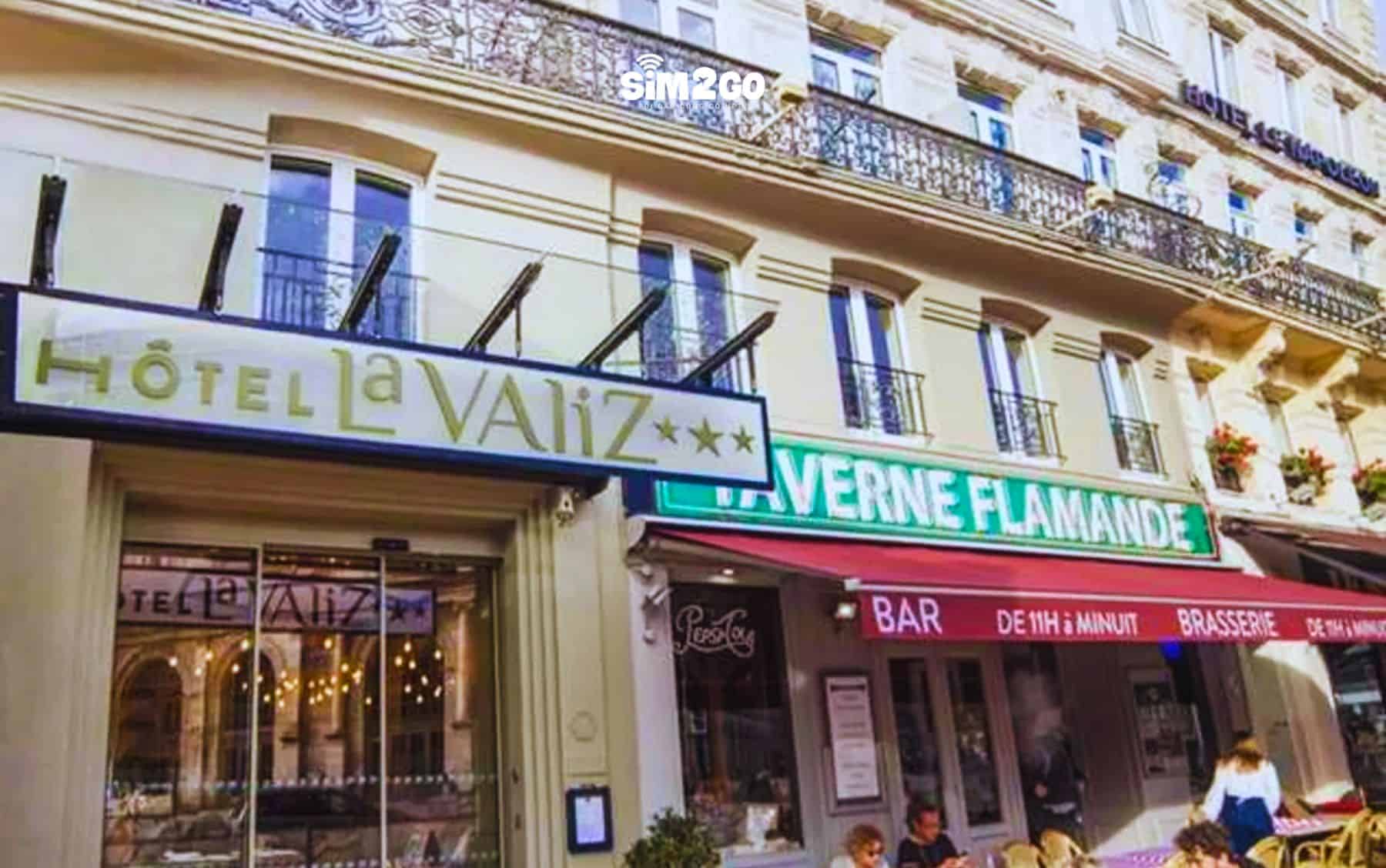 khach-san-la-valiz-co-phong-cach-trang-tri-thanh-lich-va-long-hieu-khach-nong-hau