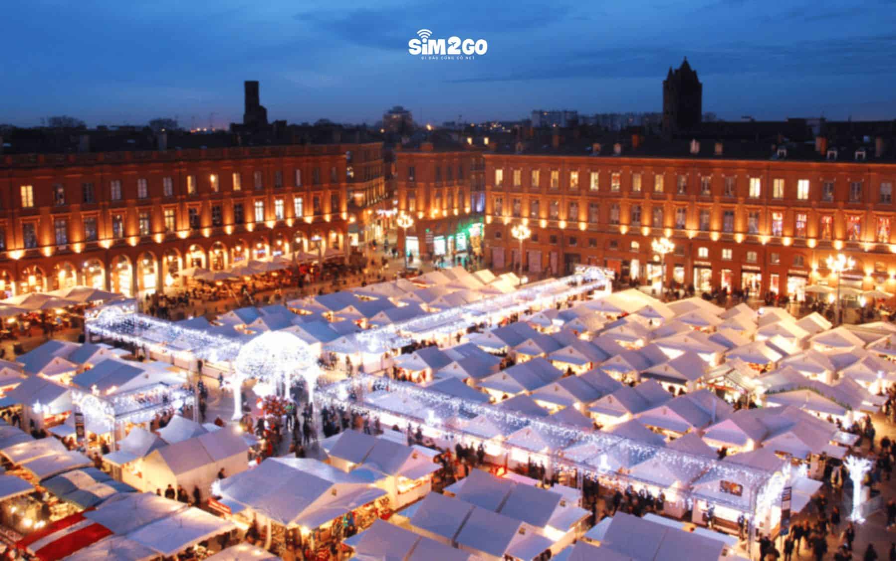 nhung-anh-den-llung-linh-tu-nhung-gian-hang-tao-bau-khong-khi-vui-tuoi