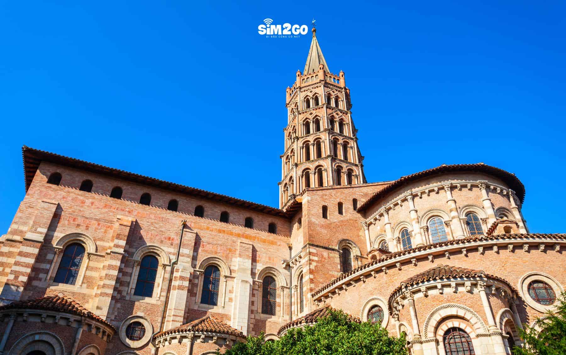 cong-trinh-kien-truc-trang-le-nay-la-mot-trong-nhung-nha-tho-lon-nhat-chau-au