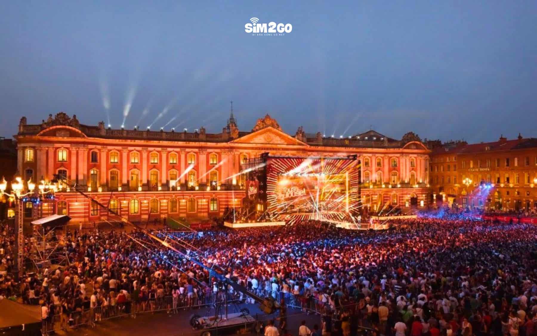 am-nhac-soi-dong-cung-voi-bau-khong-khi-vui-tuoi