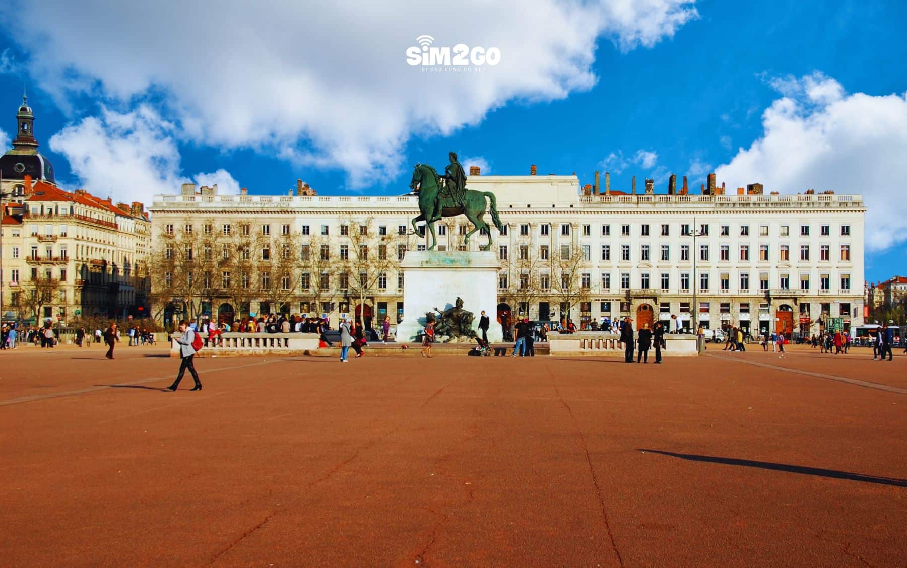 quang-truong-khong-lo-Bellecour- la-diem-tu-hoi-o-trung-tam-thanh-pho