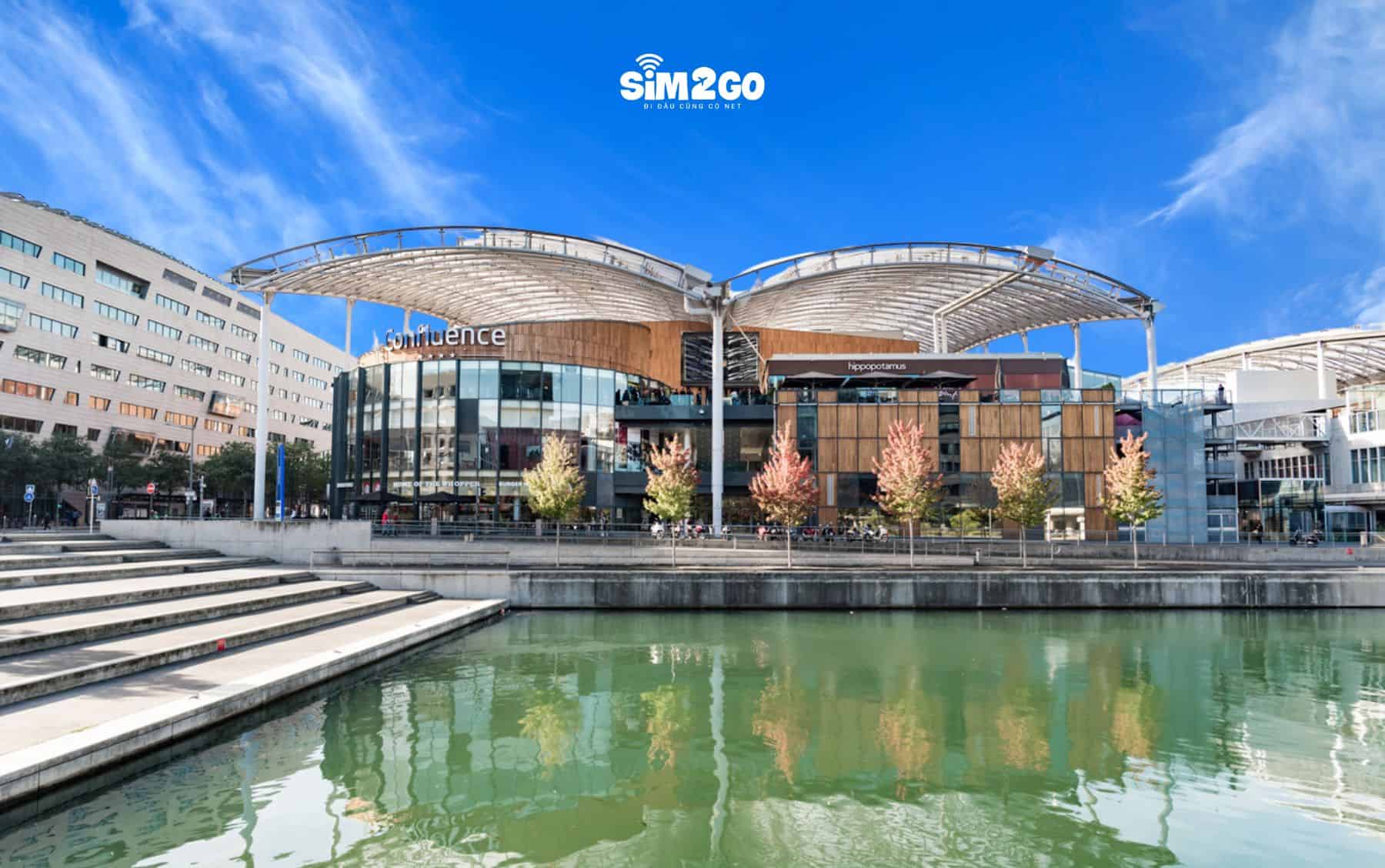 trung-tam-hop-boi-nhieu-cua-hang-nen-se-dap-ung-nhung-lua-chon-cua-ban