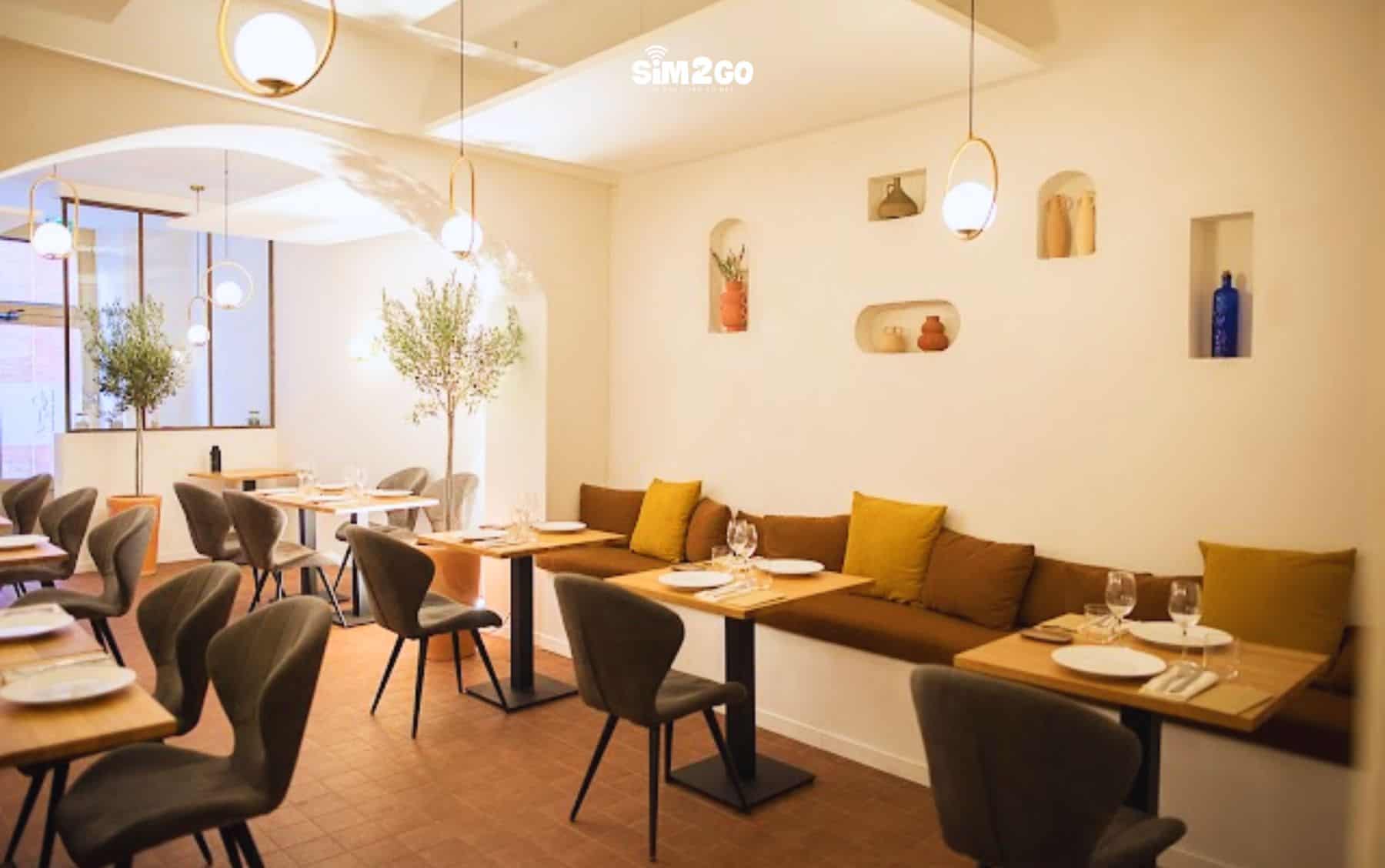 nha-hang-mang-lai-cam-giac-nhe-nhang-thu-gian-voi-thuc-don-phong-phu