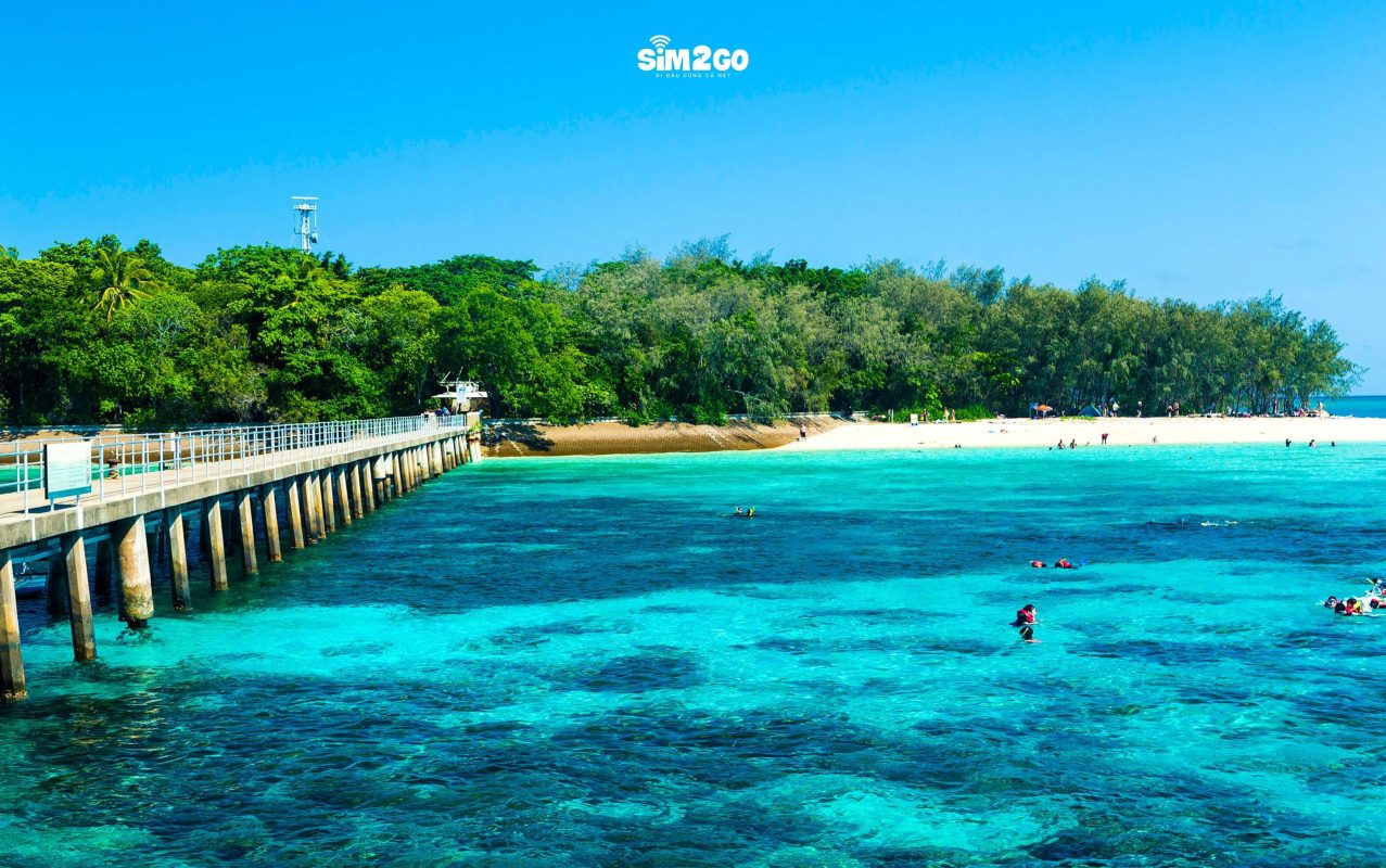 Cairns-duoc-coi-la-cua-ngo-vao-ran-san-ho-great-barrier-cua-uc