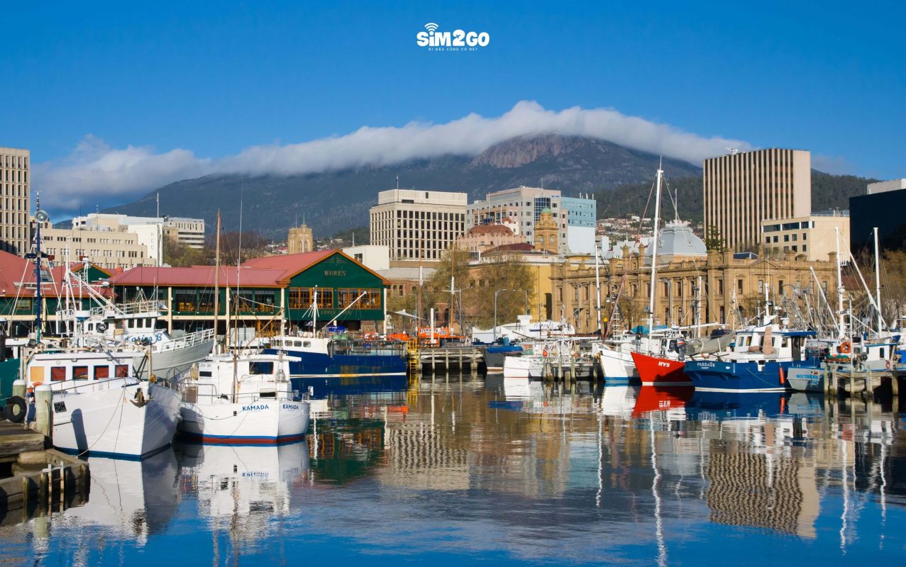 Hobart-so-huu-khu-vuc-bo-song-quyen-ru-voi-nhung-con-duong-lat-da-cuoi