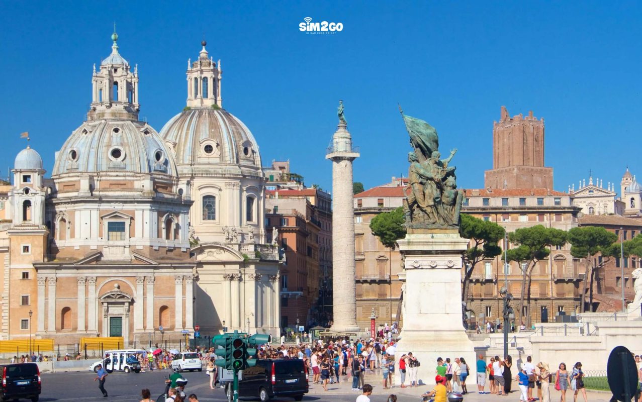 Mot-goc-nho-co-kinh-cua-quang-truong-rong-lon