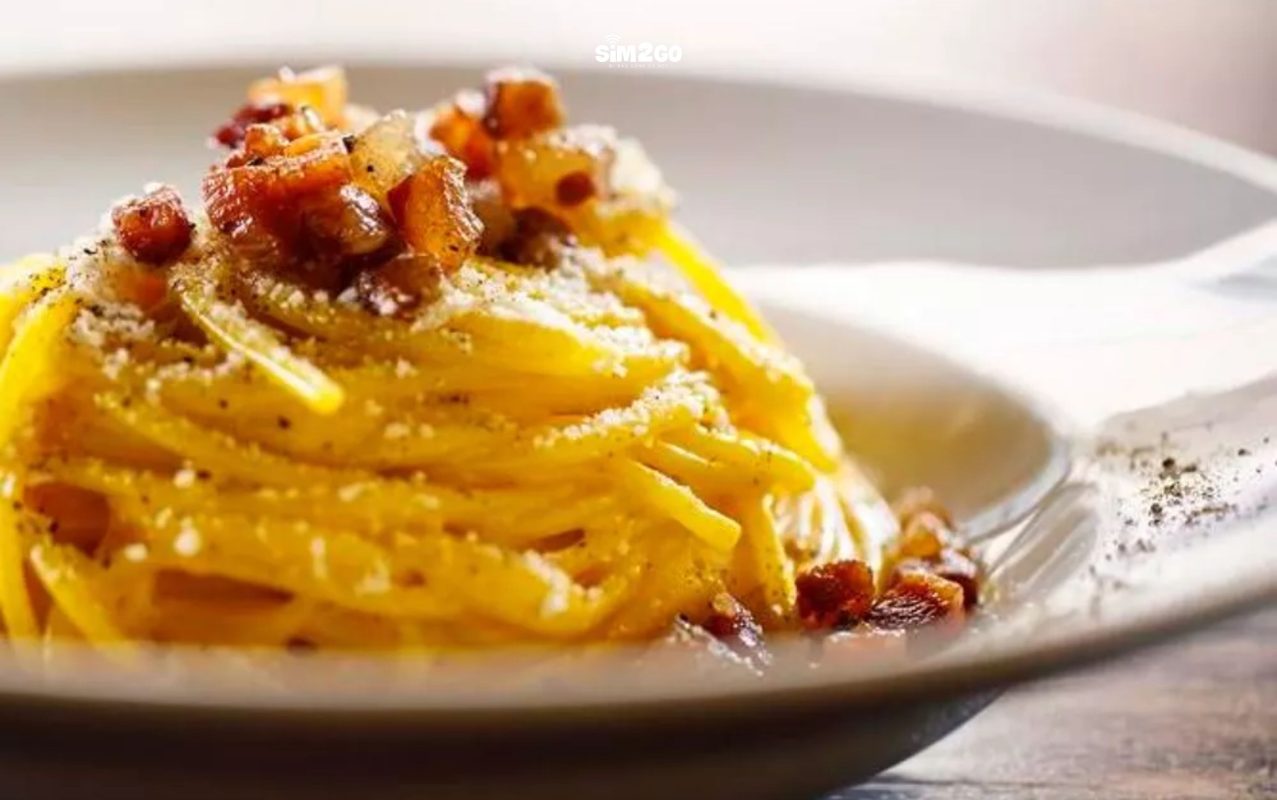 Nhung-soi-mi-vang-ong-ket-hop-cung-nhung-loai-sot-noi-tieng-cua-Rome