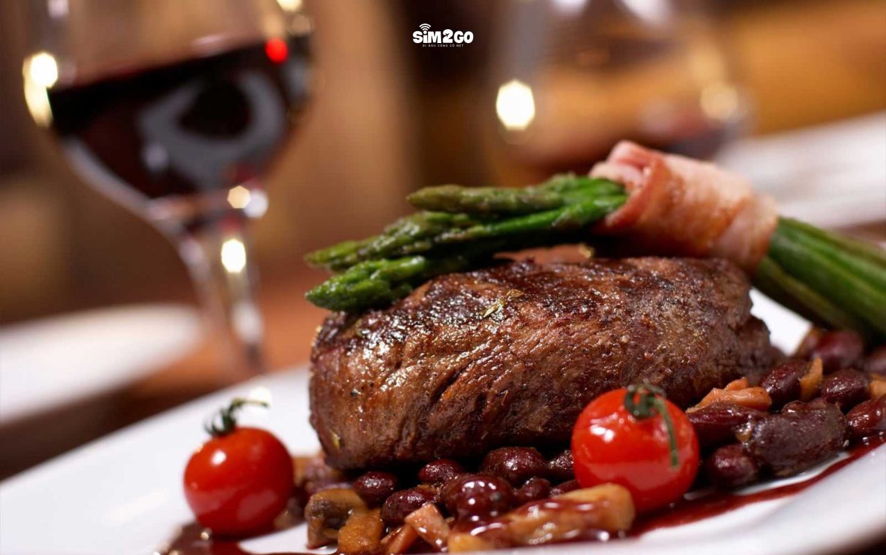 Am-thuc-Y-tai-nha-hang-co-nguon-gõ-pha-tron