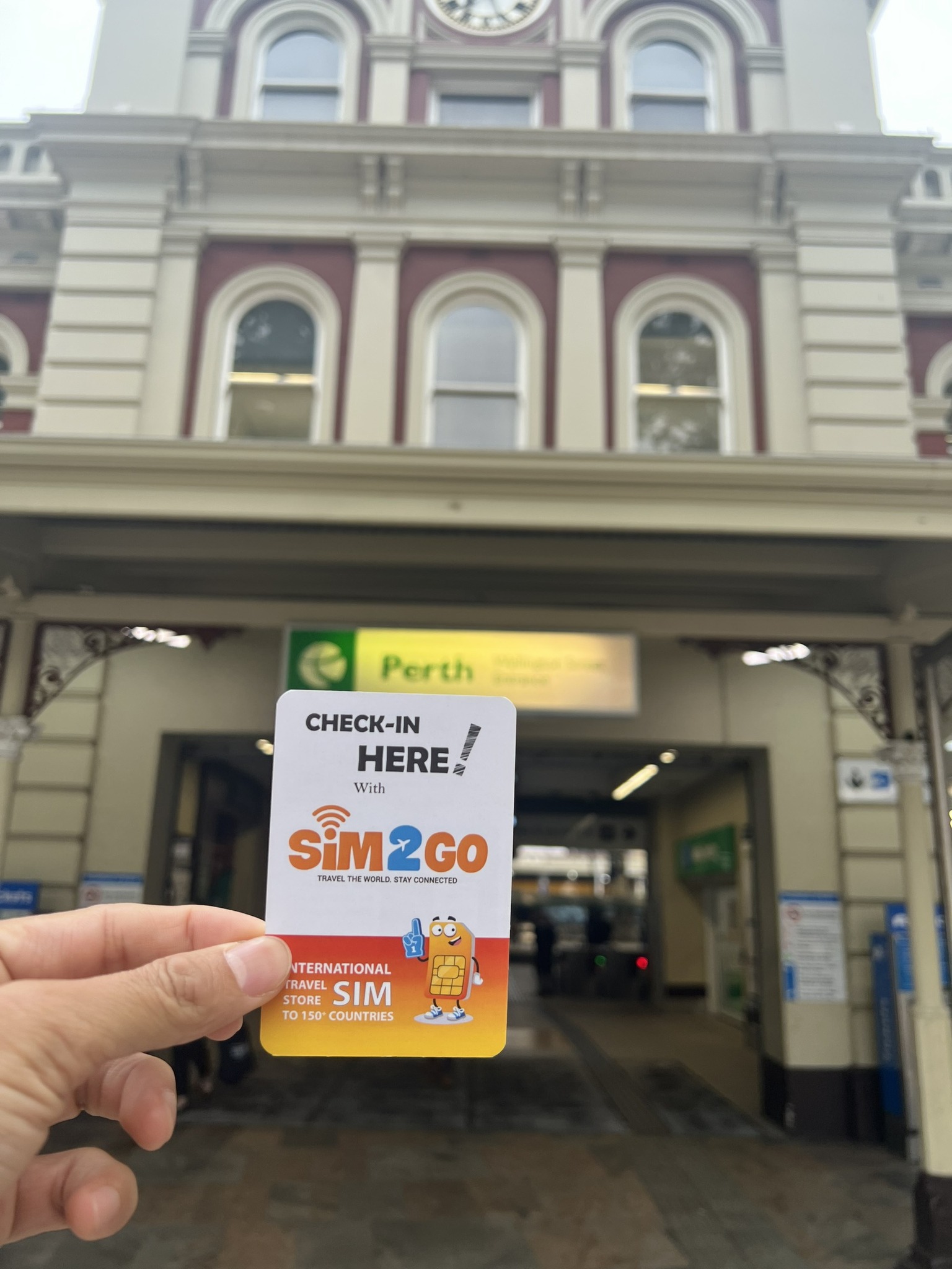 Khách hàng SIM2GO sử dụng SIM Úc check-in tại Perth Station