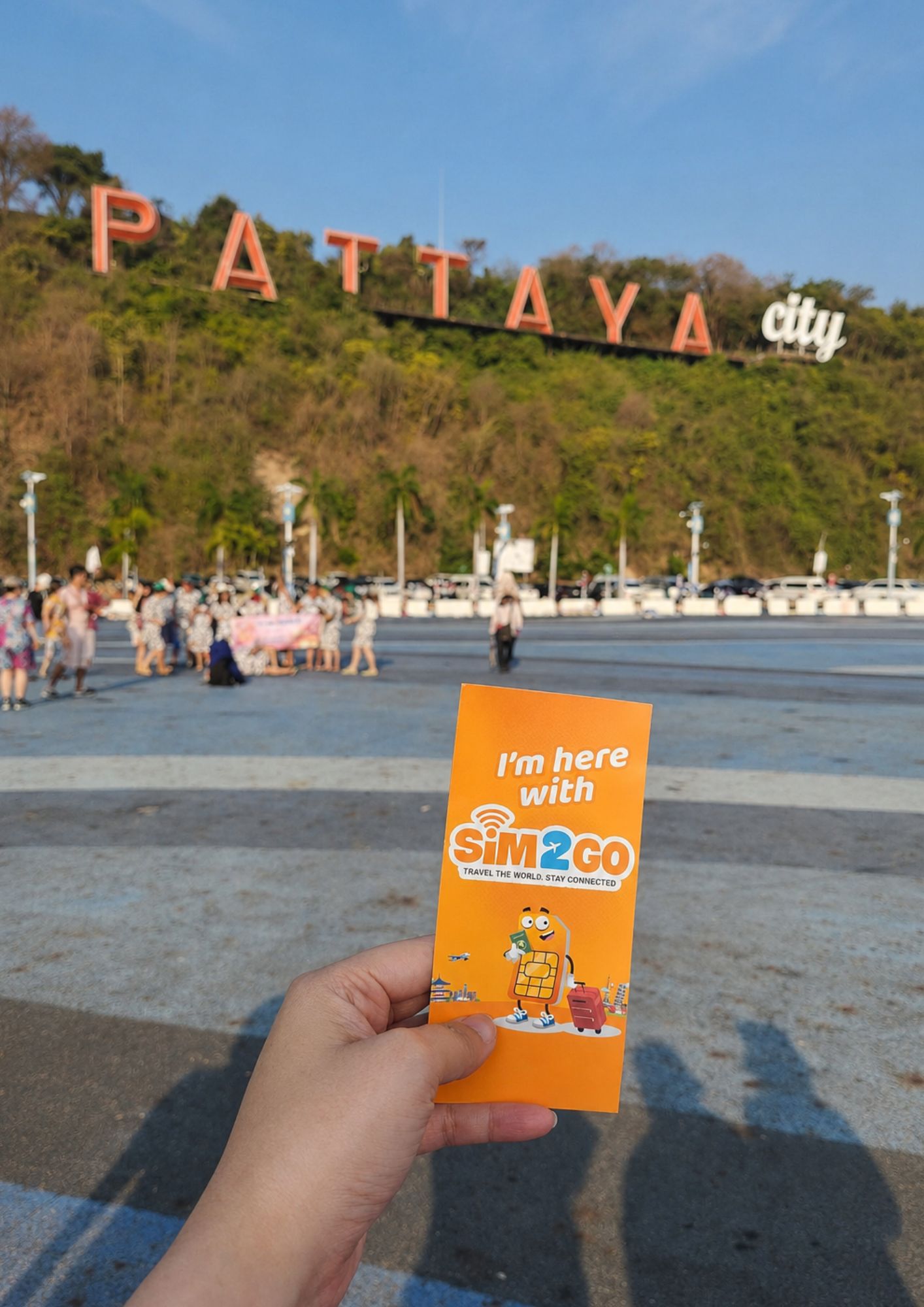 Khách hàng SIM2GO sử dụng eSIM Thái Lan tại khu vực ven biển Pattaya