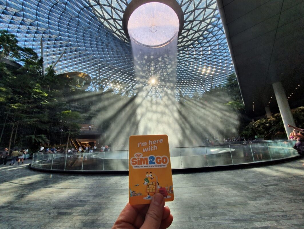 Có mạng ngay khi hạ cánh với SIM Singapore