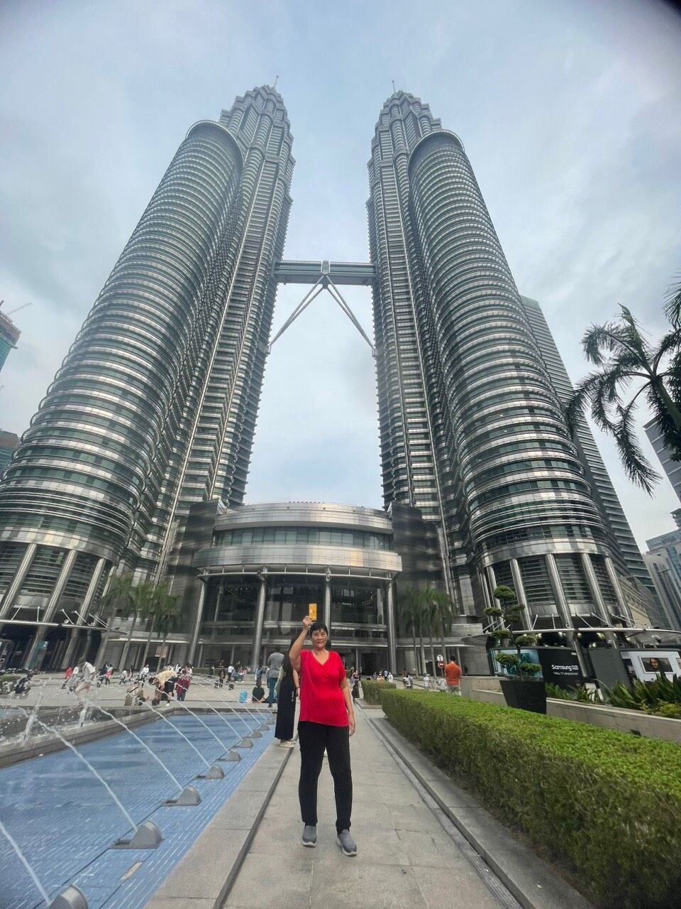 Khách hàng SIM2GO check in tại tháp đôi Petronas ở Kuala Lumpur