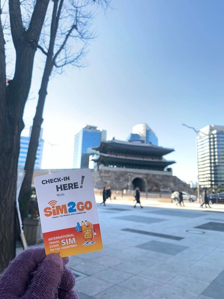 Khách hàng SIM2GO check-in tại cổng Namdaemun ở Seoul