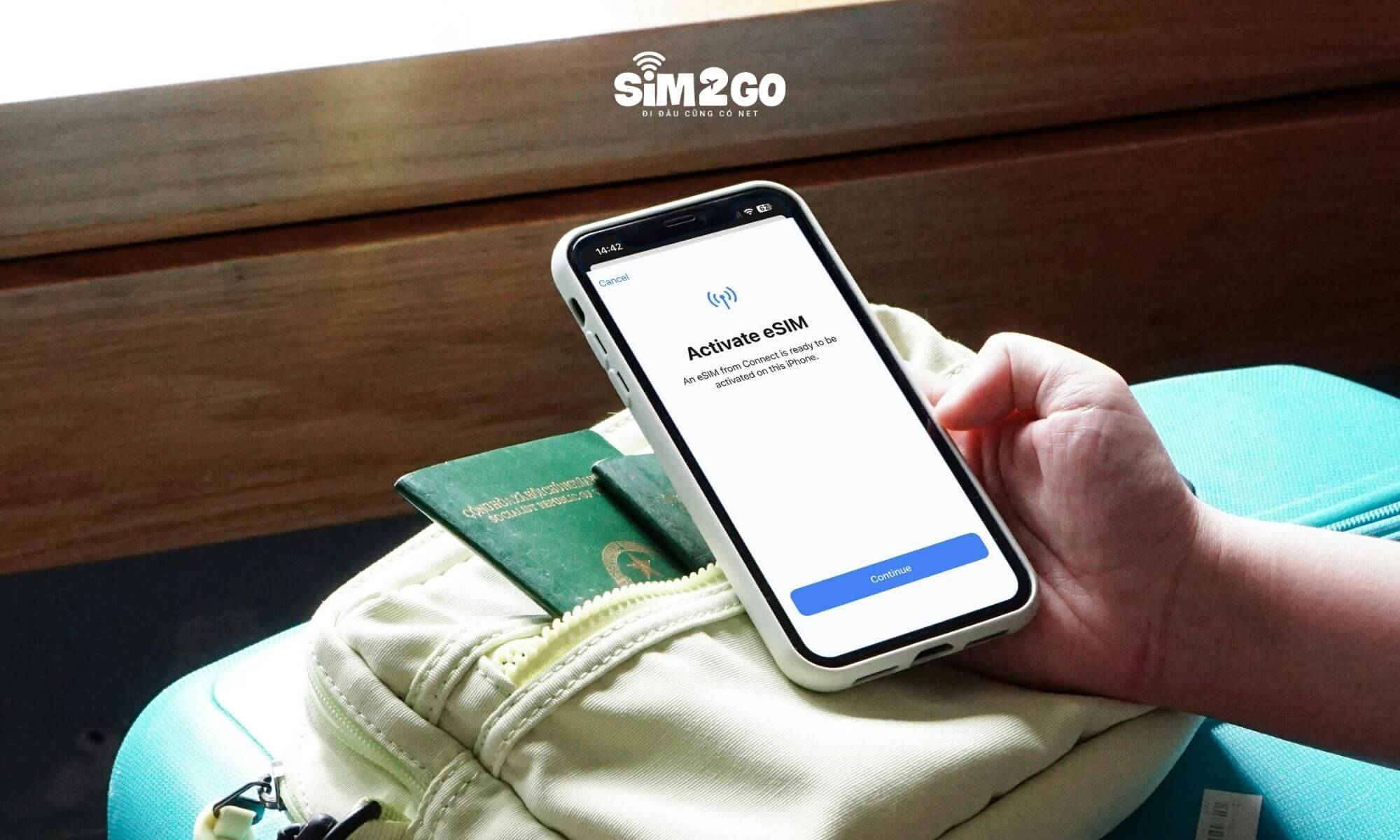 eSIM Local được kích hoạt hoàn toàn online bằng cách quét mã QR trong app myLocal.
