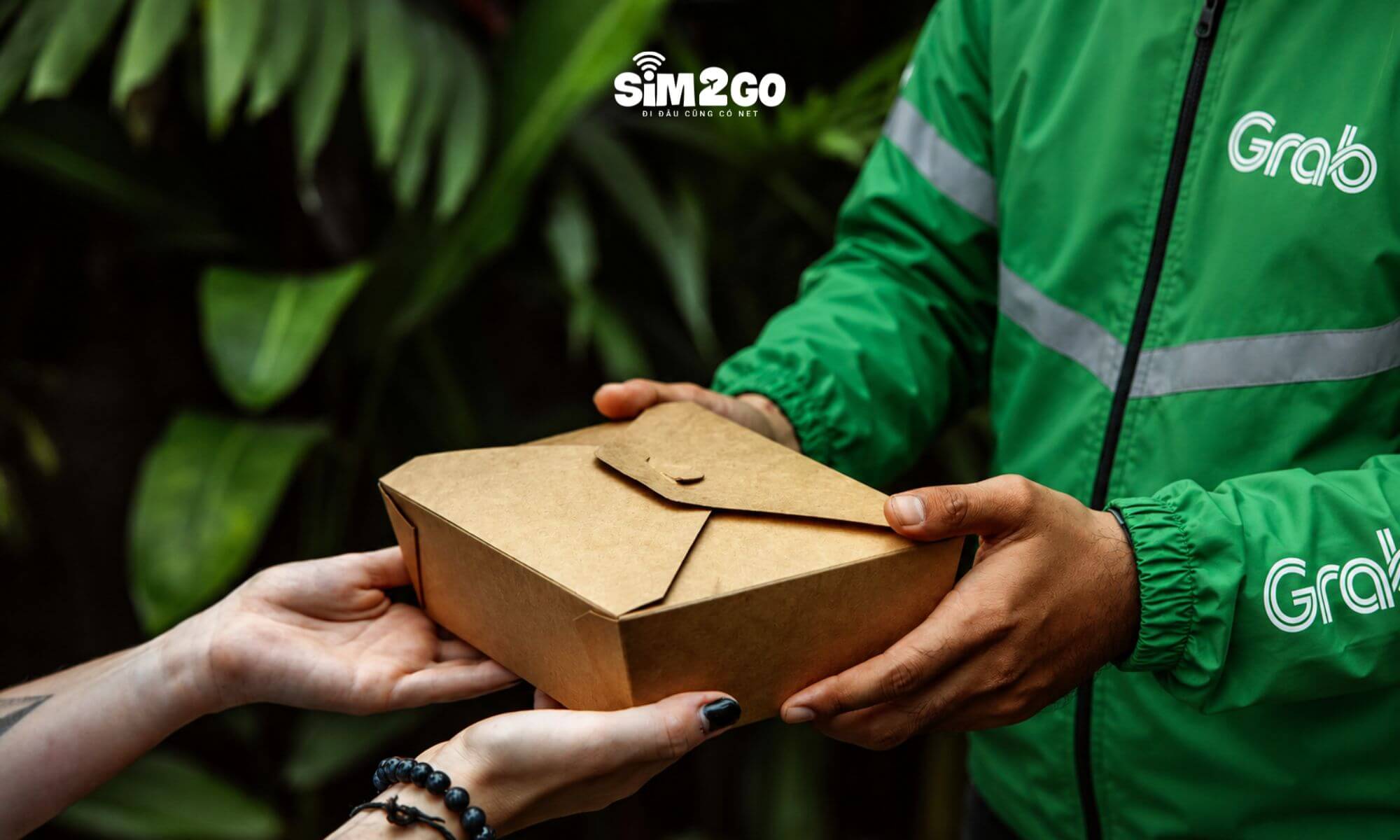 Giao nhận SIM và eSIM khi mua tại Việt Nam trước chuyến đi giúp bạn an tâm hơn