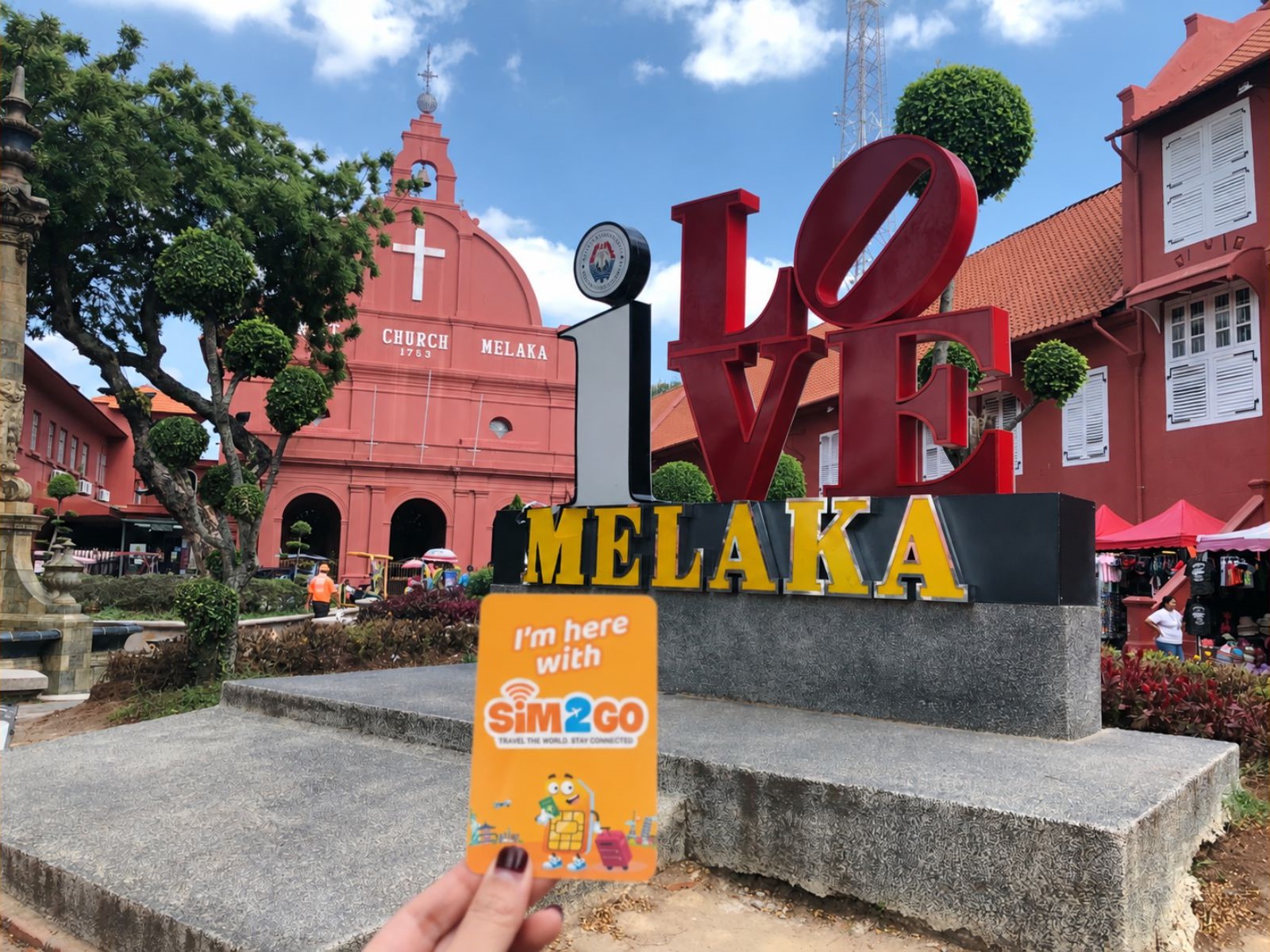 Khách hàng thong dong dạo phố cổ Melaka với eSIM du lịch Malaysia