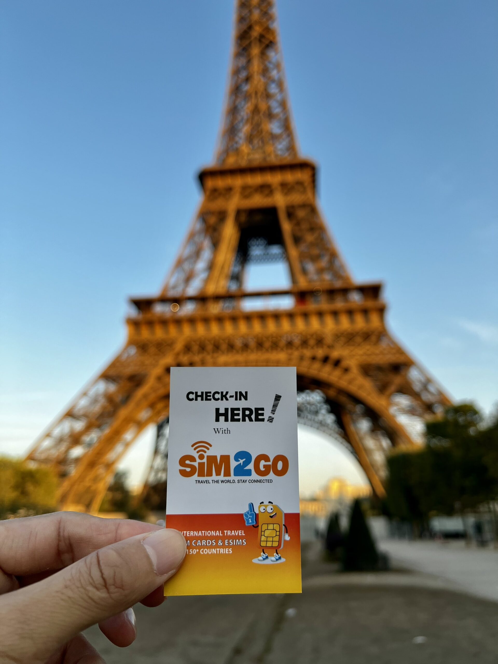 Khách hàng SIM2GO check-in tại Paris